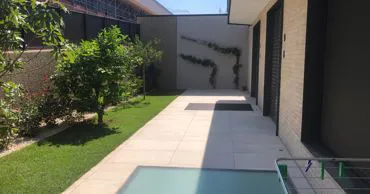 Giardino privato con piscina 